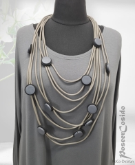 Halskette Lagenlook Kautschuk schlamm-schwarz-grau